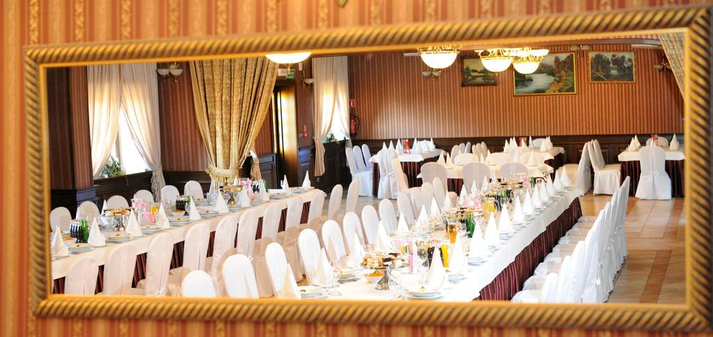 Koziegłowy Hotel Czardasz מראה חיצוני תמונה