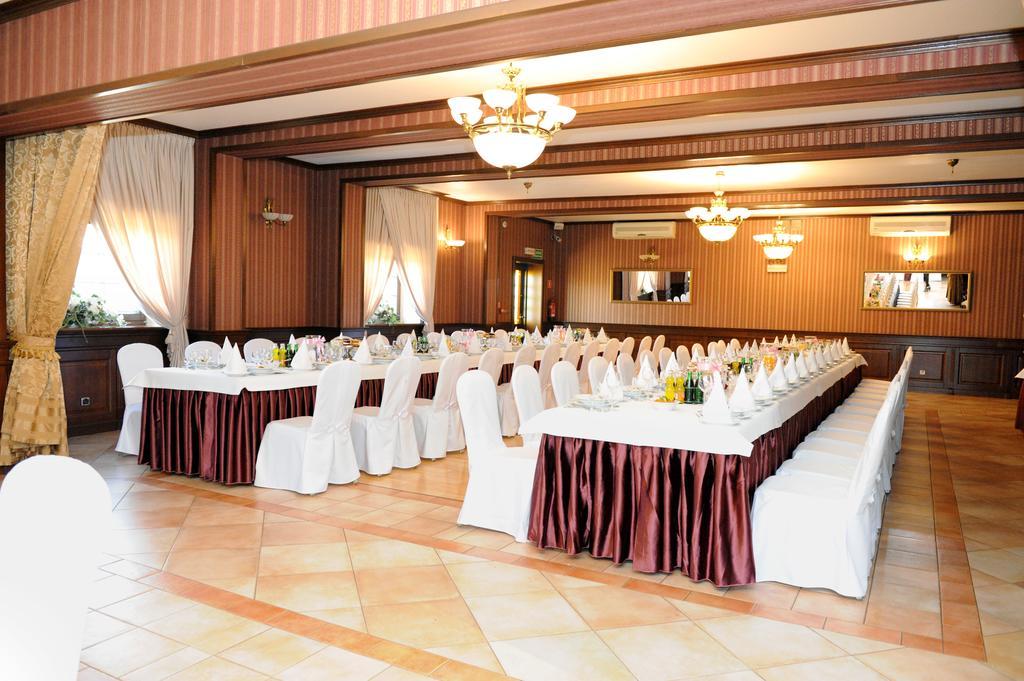 Koziegłowy Hotel Czardasz מראה חיצוני תמונה